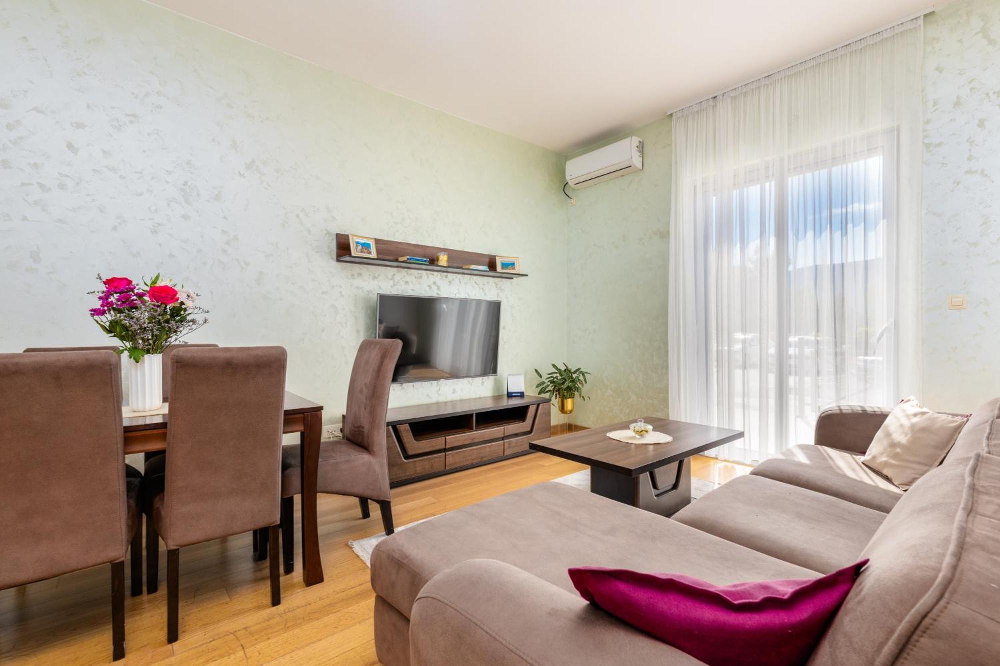 Apart Hotel M S Katunjanin ヘルツェグ・ノヴィ エクステリア 写真