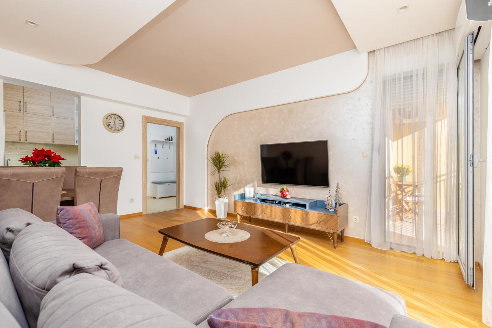 Apart Hotel M S Katunjanin ヘルツェグ・ノヴィ エクステリア 写真