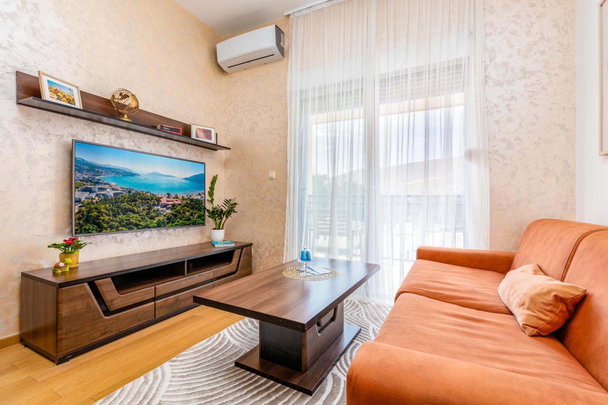 Apart Hotel M S Katunjanin ヘルツェグ・ノヴィ エクステリア 写真